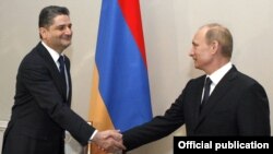 Russia -- Prime Minister Vladimir Putin (R) meets with his visiting Armenian counterpart, Tigran Sarkisian, in Saint Petersburg, 22Dec2010.