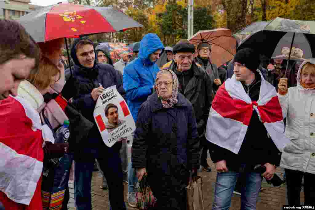 На первый &laquo;Марш возмущенных белорусов&raquo; в Минске в феврале этого года вышли около трех тысяч белорусов. В акции 21 октября приняли участие около 200 человек.