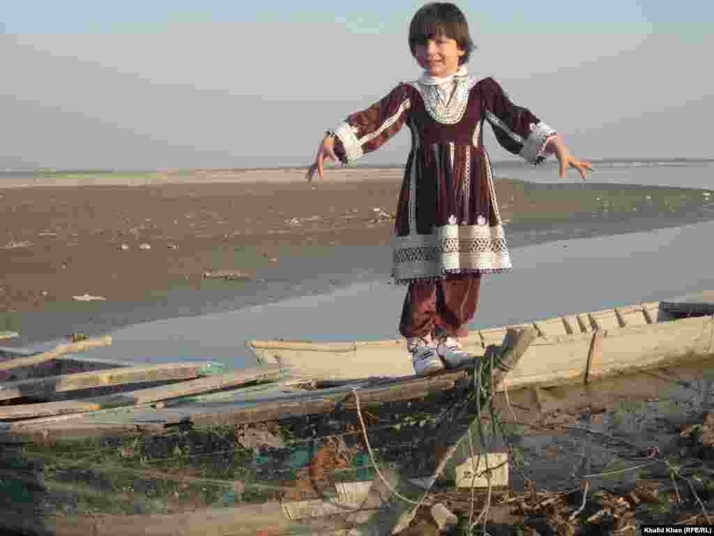 د زدکړو وروسته لوبې مې ذهني ودې ته اړتیا لري. د پېښور یوه ماشومه