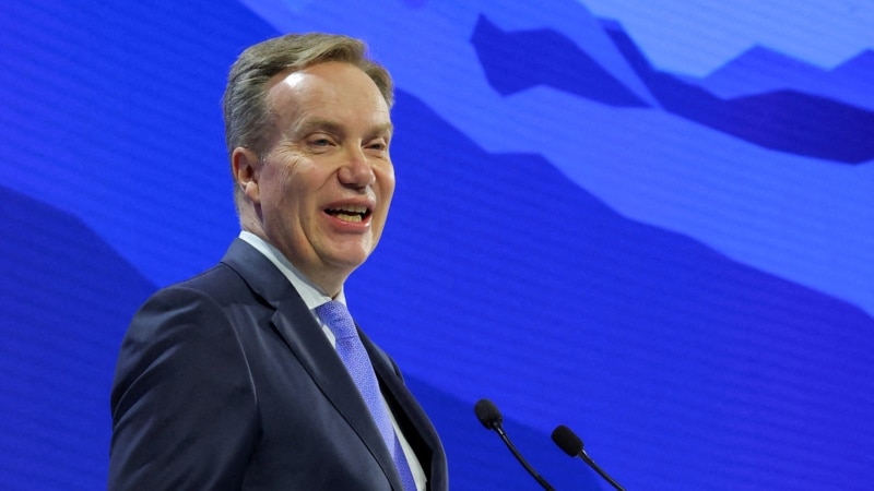 Глава ВЭФ подал в отставку на фоне упоминания в файлах Эпштейна