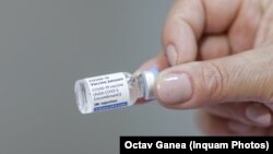 Doza a treia de vaccin anti-covid se face cu serurile Pfizer sau Moderna. 