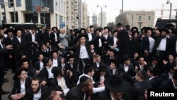 Ultraortodoksni Jevreji protestuju protiv pokušaja promene vladine politike koja im daje izuzeće od služenja vojnog roka, u Jerusalimu, 26. februara 2024.