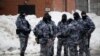 Rohamrendőrök az Istenszülő ikon-templomnál, Moszkvában 2024. március 1-jén