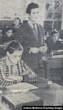 O lecție în școala din satul Ialoveni. „Cultura Moldovei”, 19 noiembrie 1964.