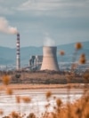 Ky pellg gjendet në afërsi të dy termocentraleve në Obiliq. Këta tymtarë konsiderohen ndotësit më të mëdhenj në Kosovë, duke shkaktuar ndotje të tokës, ujit e ajrit. 