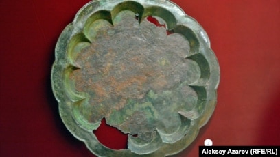 Колготкидегі және трусики жоқ акробаттар: фотосуреттер