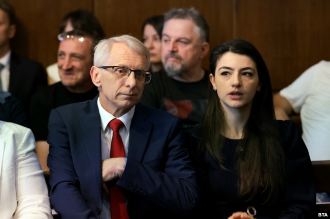 Сред присъстващите на заседанието на САС бяха бившият премиер Николай Денков и колегата в му парламентарнта група на ПП-ДБ Лена Бориславова, 17 юли 2025 г.