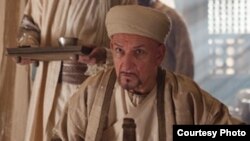 Ибн Сино ролини ижро этган Бен Кингсли “Ганди”, “Шиндлер рўйхати”, “Оливер Твист” фильмлари билан таниш.