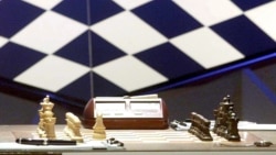 U.K. -- Reigning world chess champion Garry Kasparov ponders over his next move 31 October 2000, at the Hammersmith Riverside Studios during the crucial 14th match. 