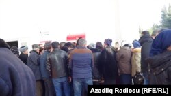 Очередь перед банкоматом 