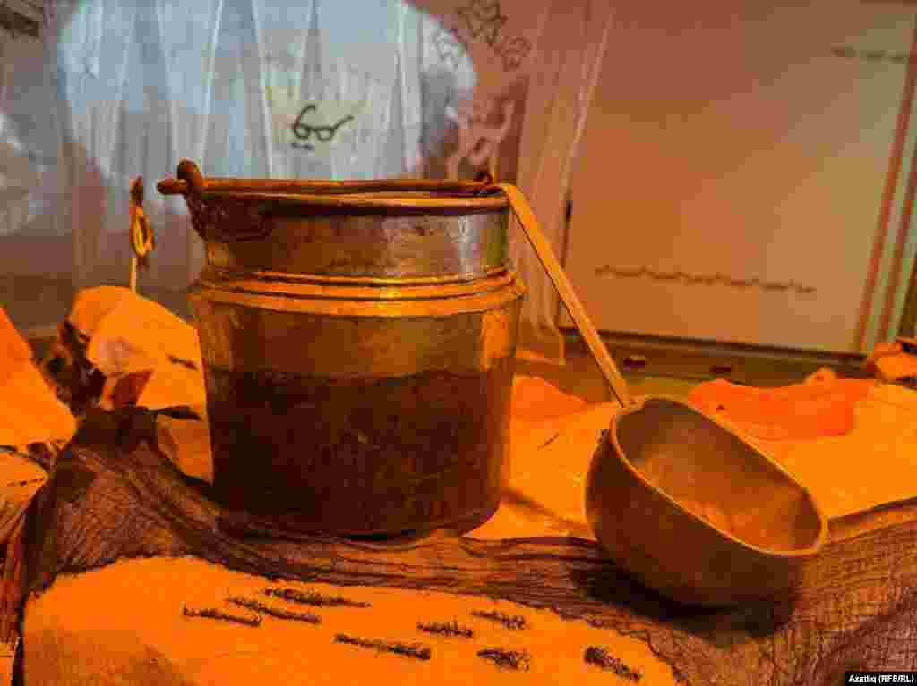 Күргәзмәдә барлык экспонатлар төп нөхсәләр.