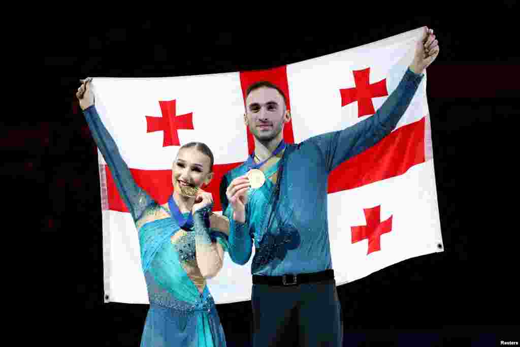 Лука Берулава и Анастасия Метелкина после победы.