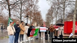 تجمع اعتراضی شماری از خبرنگاران افغان در پاریس 