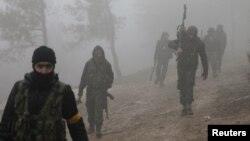 Luftëtarët e Ushtrisë së Lirë Siriane të mbështetur nga Turqia