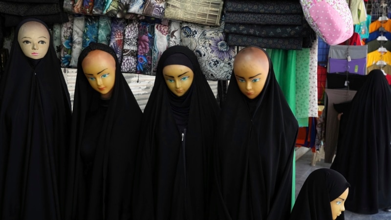 Zyrtarët rajonalë iranianë miratojnë kod të rreptë të veshjes për nëpunëset civile