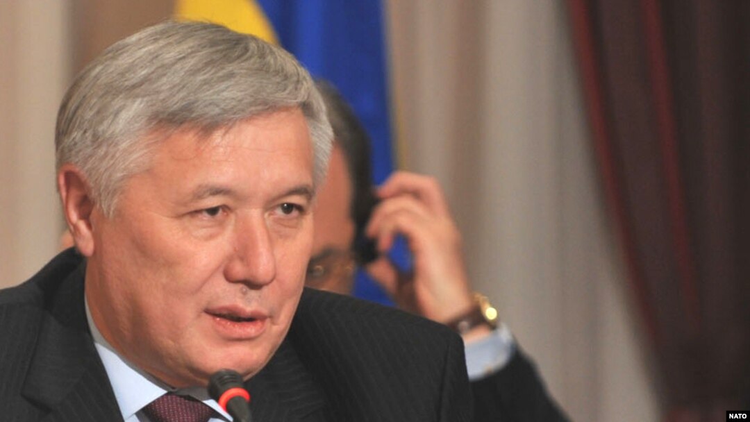 Ukrainian Defense Minister Yuriy Yekhanurov