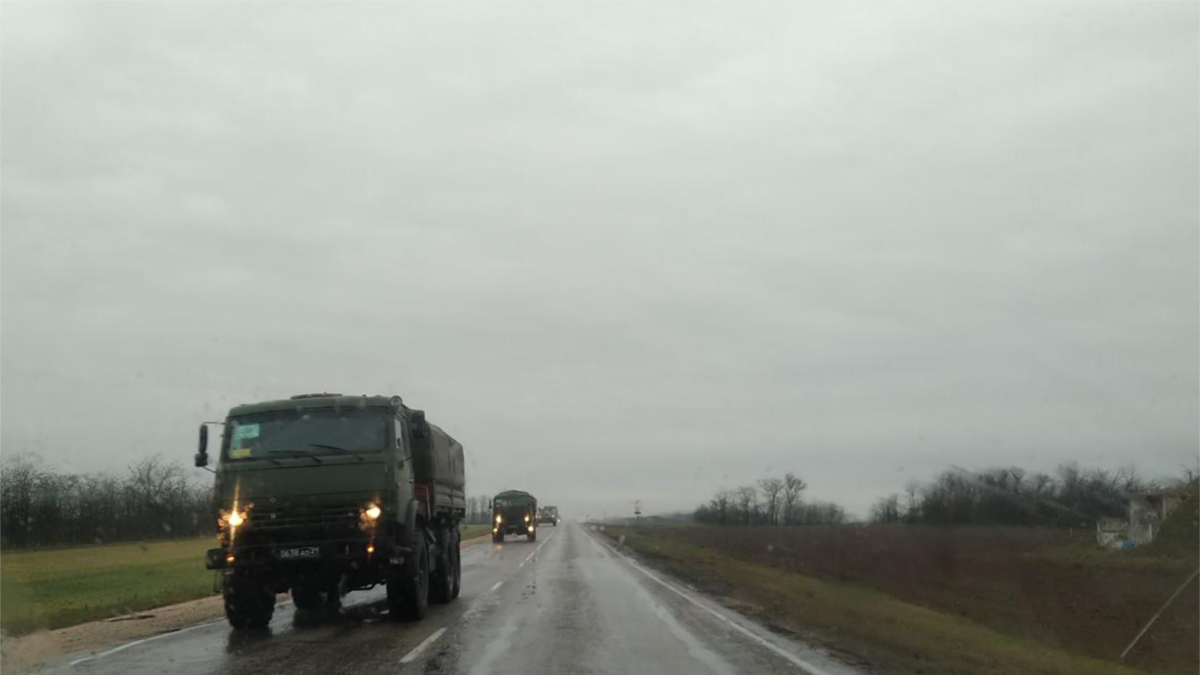 На севере Крыма была замечена колонна военной техники (+видео)