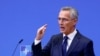 „Și Rusia a folosit muniții cu dispersie pentru a invada o altă țară. Ucraina folosește muniții cu dispersie pentru a se apăra”, a spus șeful NATO, Jens Stoltenberg pentru a tranșa problema etică a folosirii acestor muniții pusă în discuție de raportul HRW