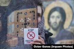 Protestatarii au ridicat icoane și au cerut oprirea vaccinării împotriva Covid-19