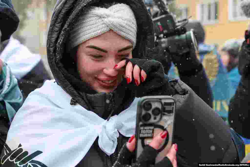 Ольга Куртмаллаєва, дружина морпіха, кримського татарина Руслана Куртмаллаєва, вперше розмовляє з чоловіком, який провів у російському полоні понад три з половиною роки