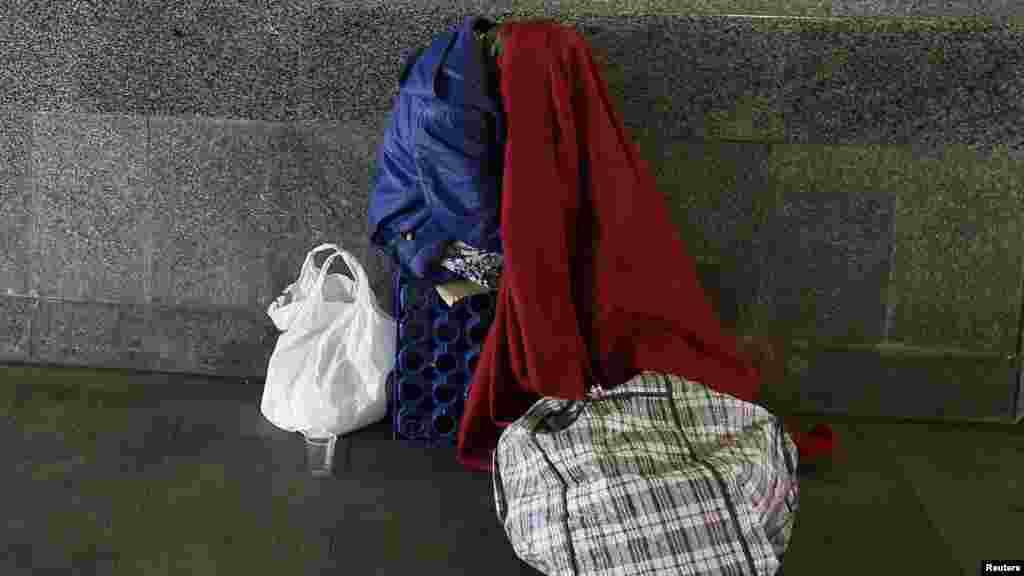 A homeless woman sleeps in an underpass in central Kyiv on July 18. (REUTERS/Gleb Garanich)