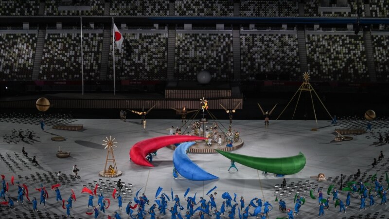 پارا المپیک کې افغان لوبغاړو ته پرېډ کې له بیرغ سره د تېرېدو موقع ورکړل شوه