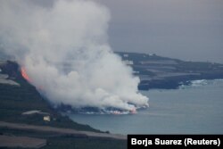 Lava se ulijeva u mora