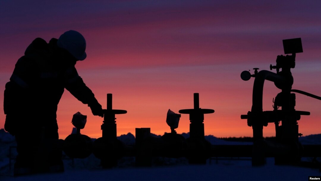 Мировые цены на нефть с начала года упали до более чем десятилетних минимумов