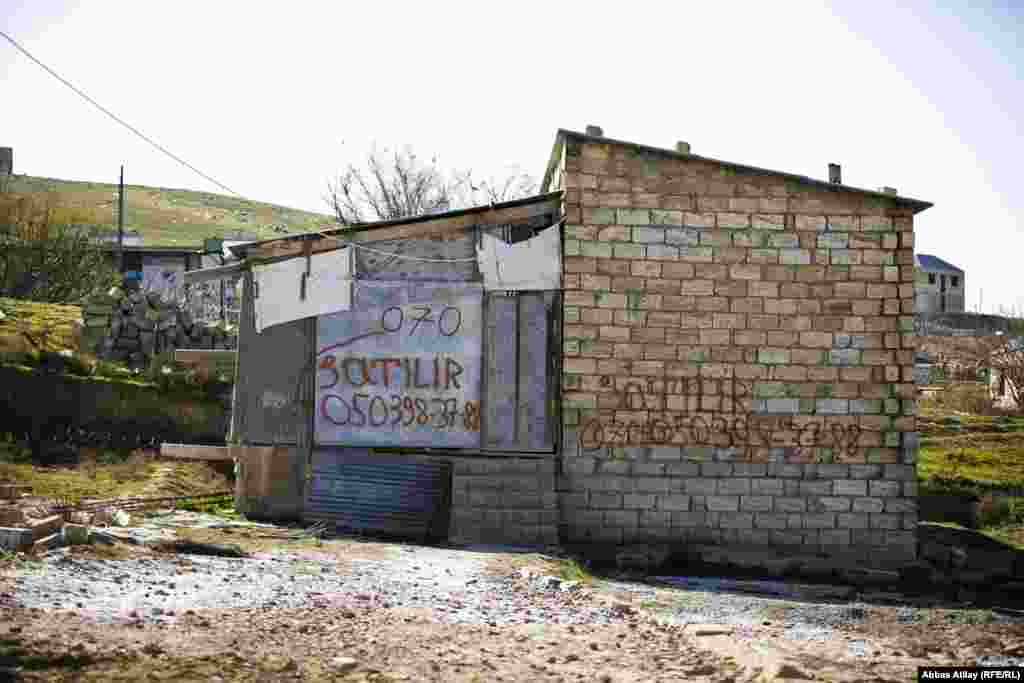 Qoruq ətrafında tikilmiş ev indi satılır.