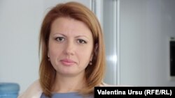 Arina Spătaru în studioul Europei Libere de la Chișinău 