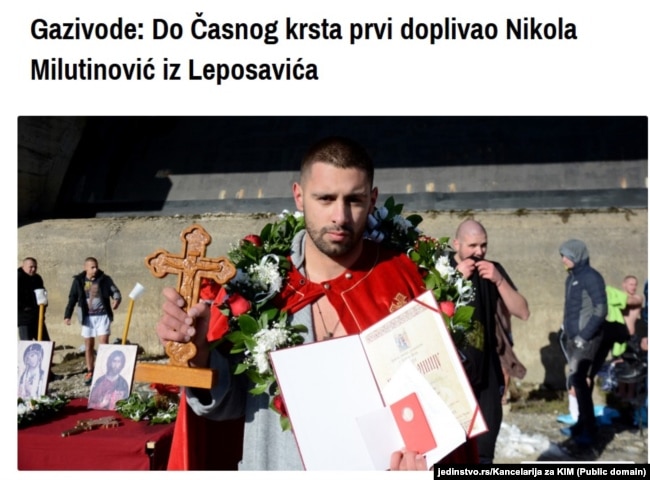 Nikolla Millutinoviq fitoi garën tradicionale të notit për “Kryqin e Shenjtë” më 2021.