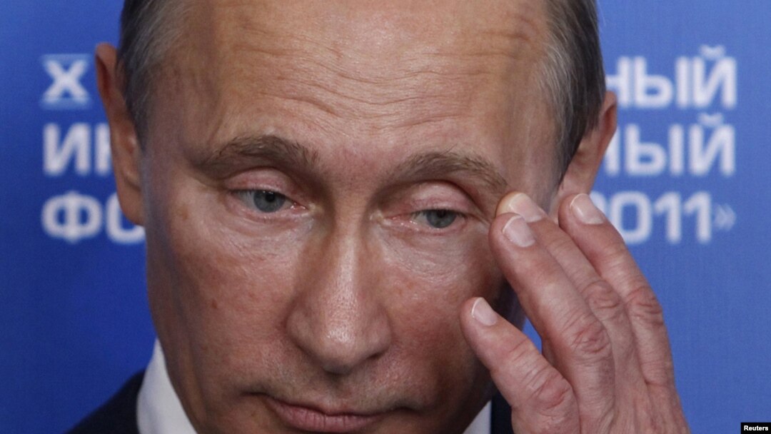 Владимир Путин на церемонии подписания документов проекта строительства газопровода "Южный поток" в Сочи. Сентябрь 2011