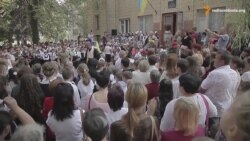 Понад 300 учнів відзначили свято першого дзвоника в Красногорівці