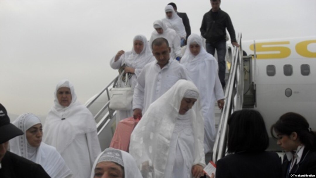 Tajikistan -- First Tajik pilgrims arrived in Dushanbe, 01Nov2012