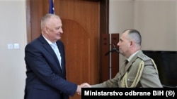 Ministar odbrane Bosne i Hercegovine Zukan Helez i vojni ataše BiH u Srbiji Srđan Čavić, 19. maj 2025.