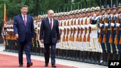 Владимир Путин жана Си Цзиньпин Бээжинде. 2026-жылдын 20-майы.