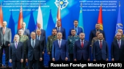 Участники совместного заседания Совета министров иностранных дел, Совета министров обороны и Комитета секретарей советов безопасности государств-членов ОДКБ, Душанбе, 15 сентября 2021 года