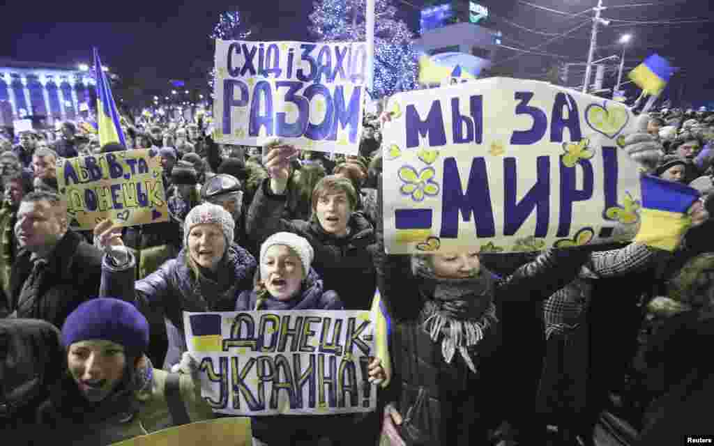 Акція протесту проти військового вторгнення Росії на терени України. Донецьк, 5 березня 2014 року