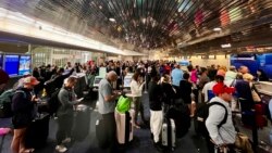 سرگردانی مسافران در فرودگاه میلواکی آمریکا بهدلیل اختلالهای جهانی در سیستمهای فناوری اطلاعات