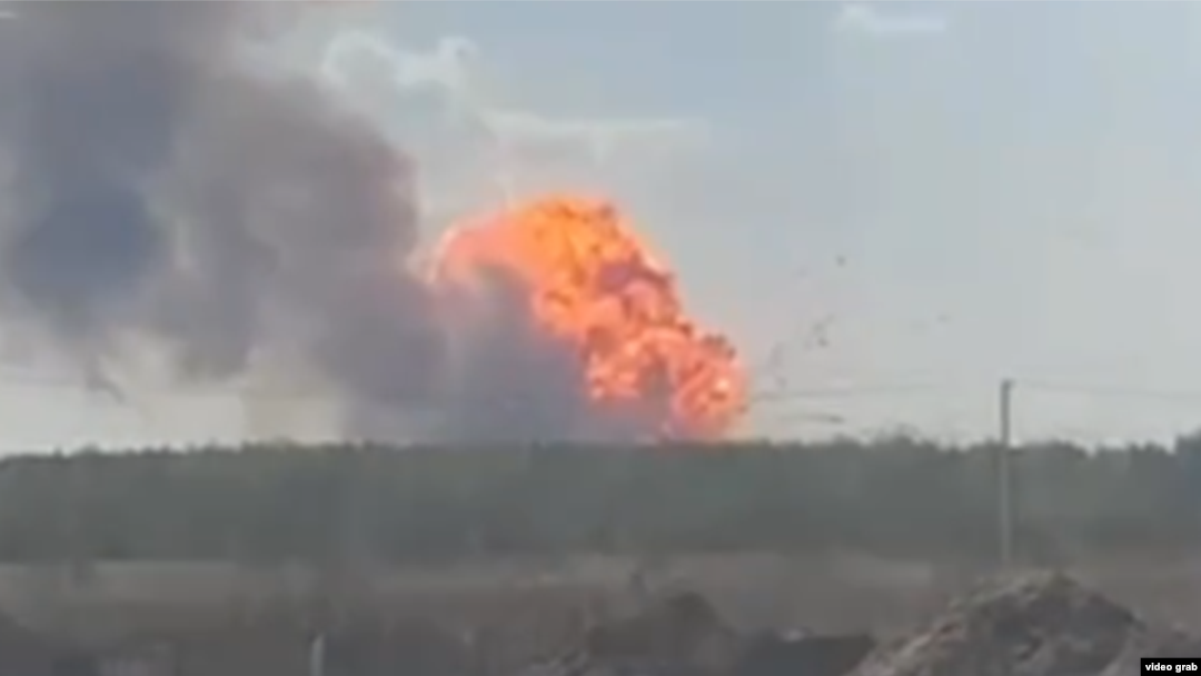 O fotografie neverificată arată o explozie în districtul Kirjah din regiunea Vladimir, pe 22 aprilie 2025.