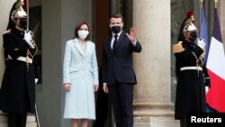 Președinta Maia Sandu primită la Palatul Elysse de președintele francez Emmanuel Macron, Paris, 4 februarie 2021.