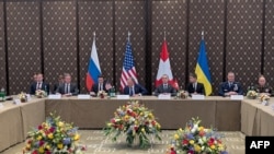 Женевада үч тараптуу сүйлөшүүлөргө катышып жаткан АКШ делегациясынын өкүлдөрү. 17-февраль, 2026-жыл.