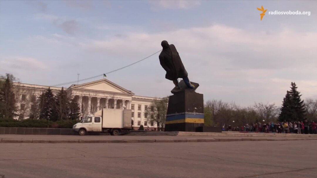 Vladimir Lenin Statue Toppled