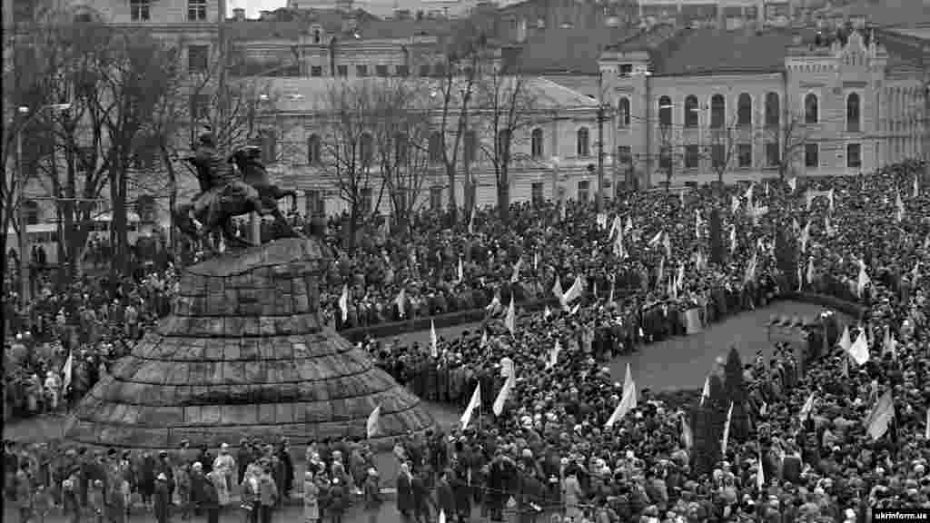 Following a failed coup attempt in Moscow and the subsequent collapse of the Soviet Union, Ukraine declared its independence on August 24, 1991.