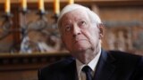 Helmut Schmidt la ceremonia decernării 'Preis des Westfaelischen Friedens 2012' la primăria din Münster, în septembrie 2012