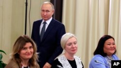 Putin și „mamele Potemkin” 