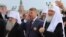 Леонид Маркелов. В центре