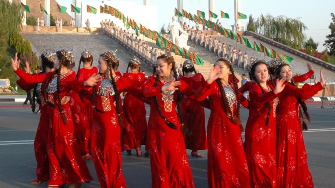 Анамның етігін жалап