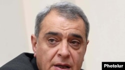 Armenia -- Davit Shahnazarian, a leading member of the opposition Armenian National Congress, at a news conference, 06Apr2011.