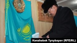 Голосование на парламентских выборах на избирательном участке № 263. Алматы, 15 января 2012 года.